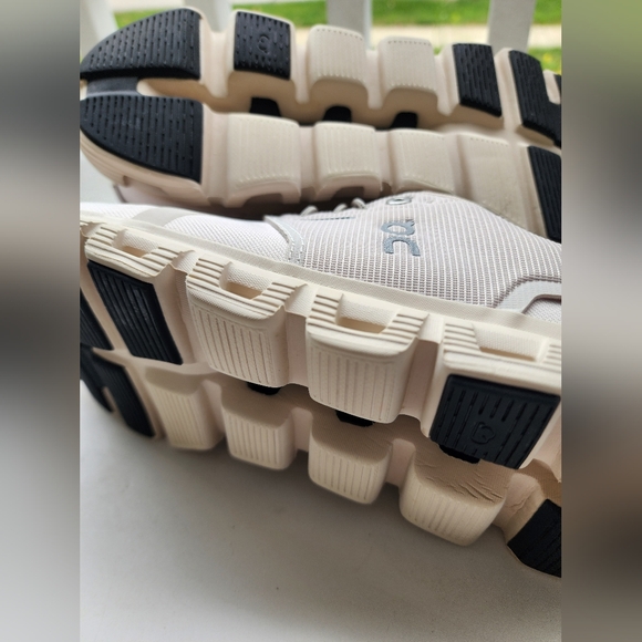 Size 9 - Women's ON CLOUD 6 WATERPROOF Pearl/Cream - Picture 9 of 16